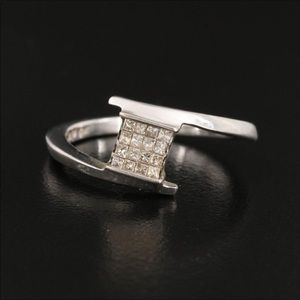 - 10k solid gold Diamond engagement ring